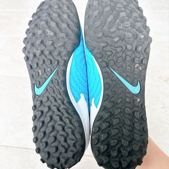 98% NEW MENS SOCCER SHOES, SIZE 9.5 - Picture 4 of 9